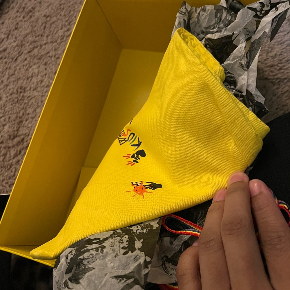 Off white kids shoe 1.5Y ; only worn once !